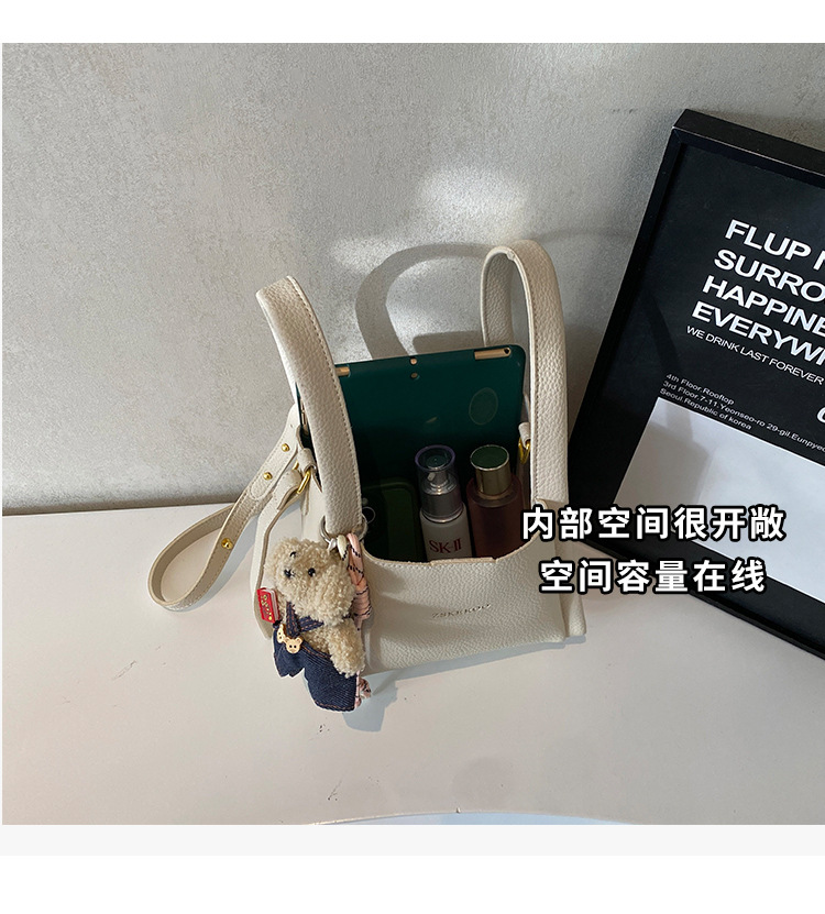 This year's popular bags for ladies are the 2025 new Korean-style simple and versatile crossbody bag and the retro commuting hand-held bucket bag undefined