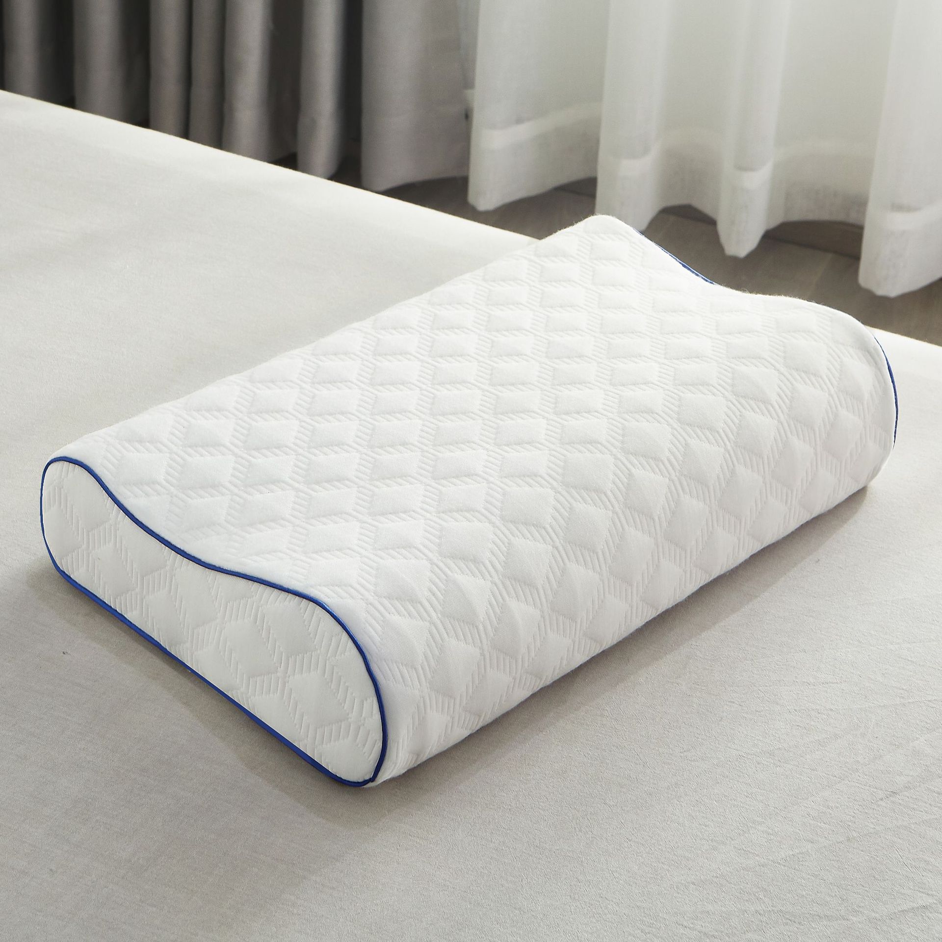 泰国天然乳胶枕头枕芯正品 成人橡胶乳胶颈椎枕护颈枕按摩颗粒枕