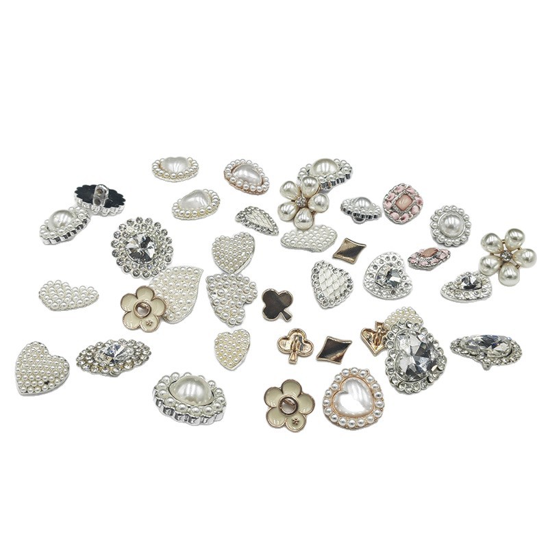 Los fabricantes venden directamente sirimi Diamond hebillas llenas de joyas de aleación de corazón de melocotón accesorios de ropa con botones de pies