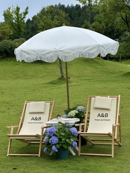 French-style tassel courtyard umbrellas for gardens, scenic areas, terraces, and seaside vacations. Sun protection umbrellas available for wholesale