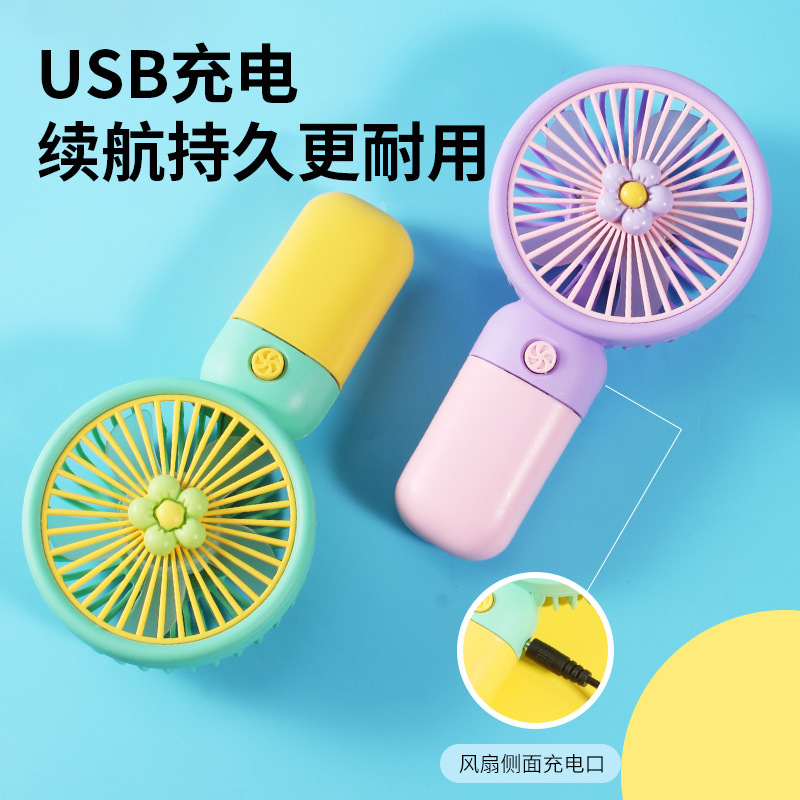 小型扇風機usbミニ扇風機を持って充電します。学生寮の手は携帯型のデスクトップを持っています。|undefined