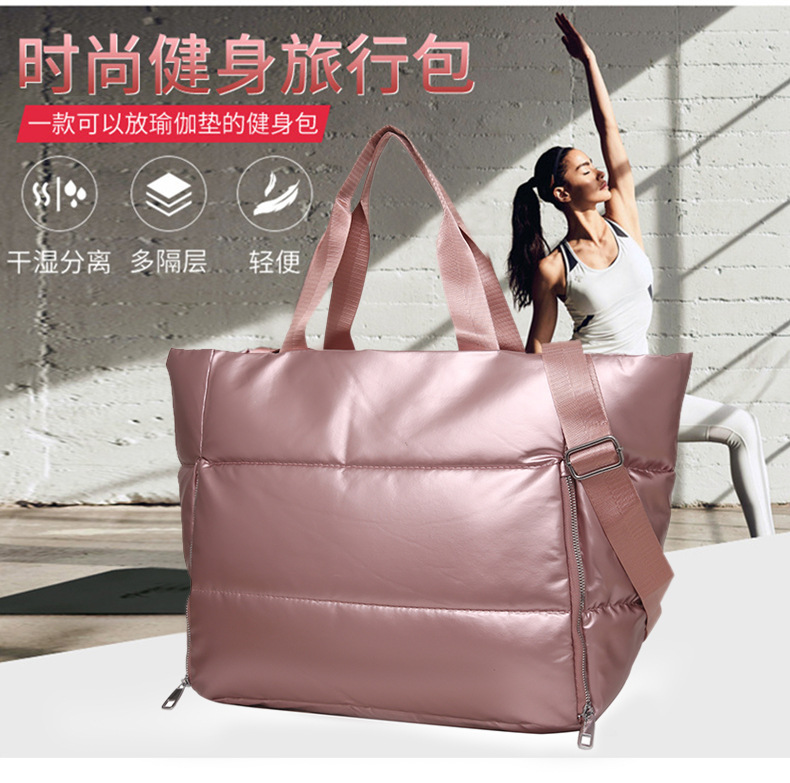 Sports bag wet and dry separation