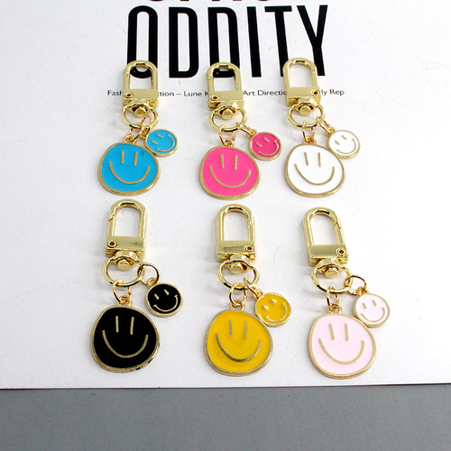 European and American cross-border new cartoon smiley face keychain fashion dripping oil color large and small smiley face pendant girl heart pendant