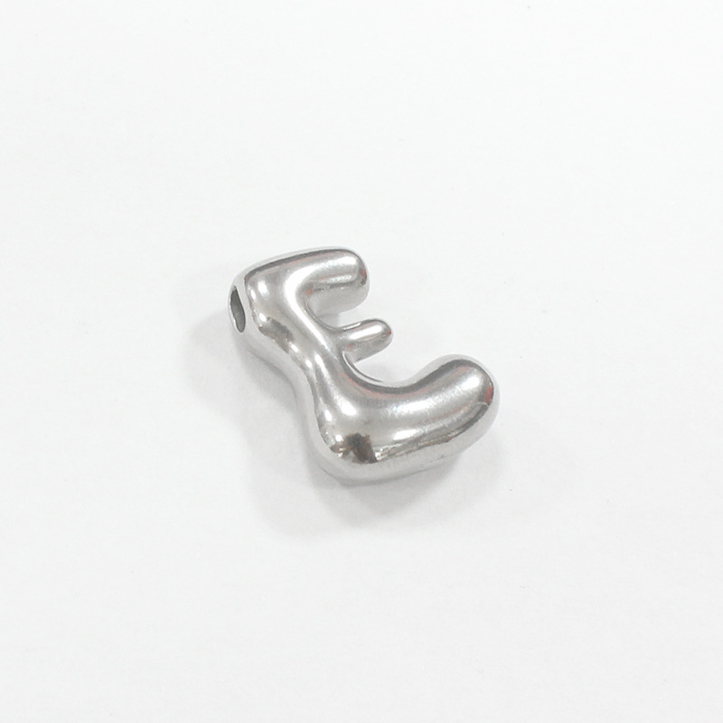 Steel-colored E letter (with horizontal hole on top) thickness 6.2*width 14.6*height 18mm*aperture 1.8mm (unit weight 4.86g)