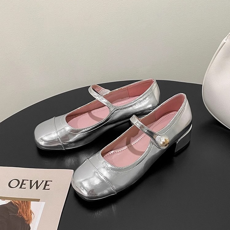 Versión de piel de oveja ~ zapatos de estilo francés de plata de mujer de tacones gruesos fragancias de cabeza redonda velcro con una falda ligera zapatos simples