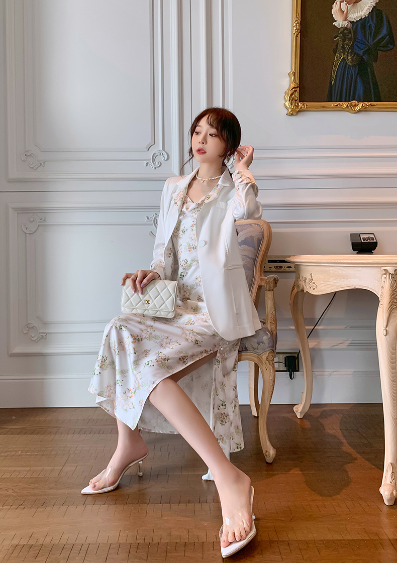 Set công sở nữ áo vest hai mảnh kèm đầm satin dây mảnh — Màu trắng chi tiết 5