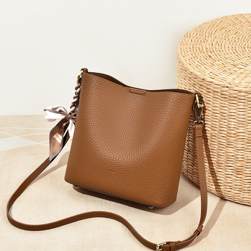 Fansiman 2025 New Large-Capacity Single-Shoulder Bucket Bag Commuter Crossbody Bag Mother-In-Law Bag Casual Soft Leather Large Bag