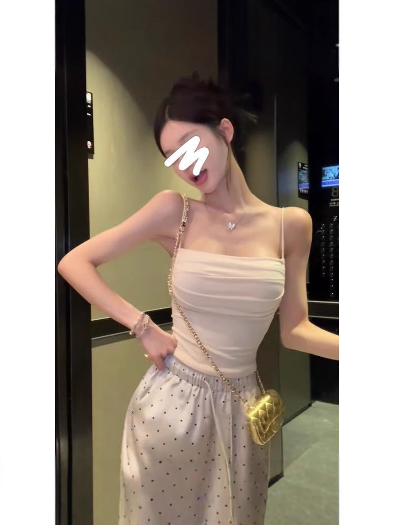 ギャルのセクシーなシワのサスペンダーの小さいベストの女性のアメリカ式の甘くて辛い風の修身はやせています。