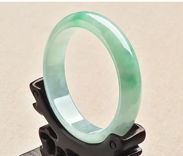 Vòng tay ngọc bích Miến Điện nổi hoa băng tự nhiên, đường kính trong 54–62 mm, có giấy chứng nhận — Hoa xanh nổi chi tiết 10