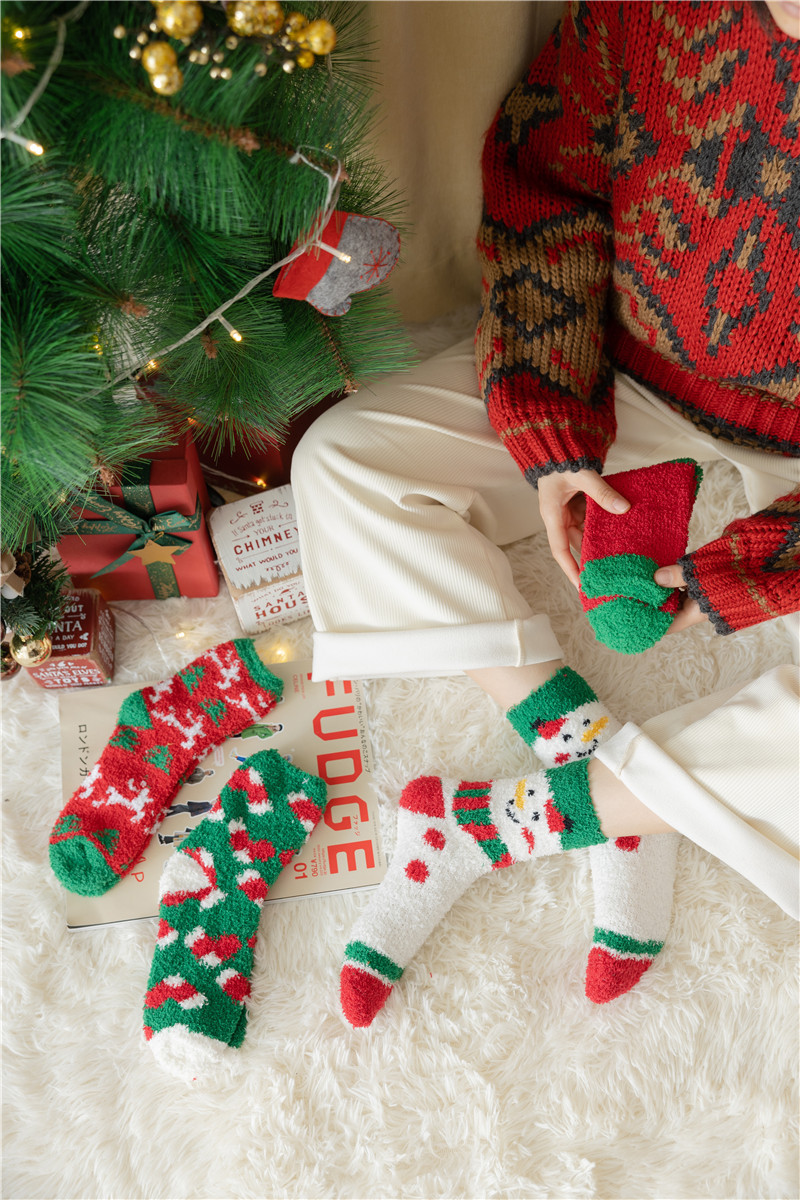 Women's Fashion Christmas Tree Santa Claus Stripe Acetate Fibre Coral Fleece Crew Socks display picture 5