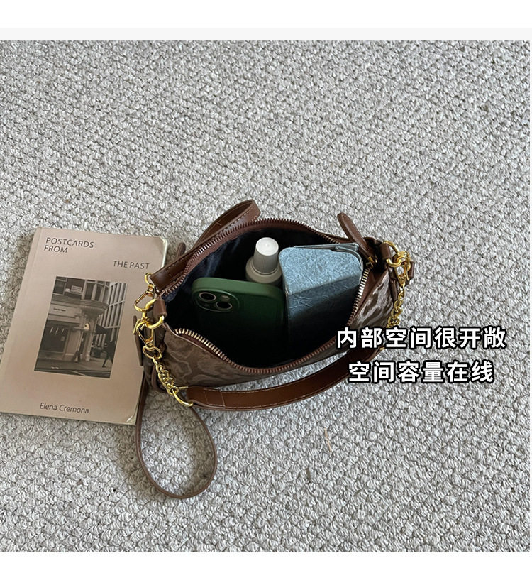 Túi đeo chéo nữ dáng trăng lưỡi liềm họa tiết da báo phối dây xích — Gạo trắng, màu cà phê, đen chi tiết 10