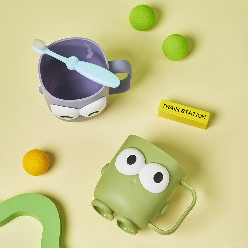 プラスチックは大きな目の表情を厚くしてうがいます。ハンドル付きの歯ブラシカップが可愛い歯ブラシカップがあります。|undefined