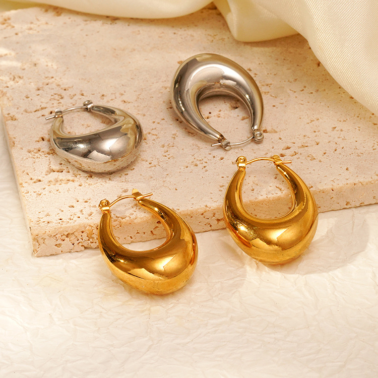 La moda europea y americana alta sensación de lujo ligero estilo de acero inoxidable hueco pendientes de moda femenina chapado al vacío 18K pendientes