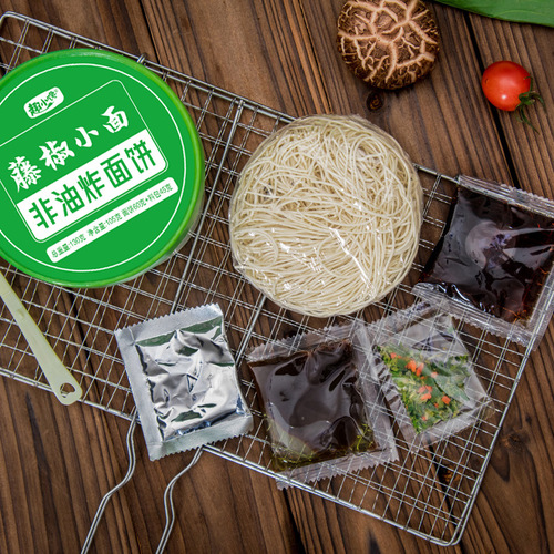 Golden soup beef noodles whole box 12 barrels convenient instant no-cook brewing non-fried rattan pepper noodles midnight snack instant noodles