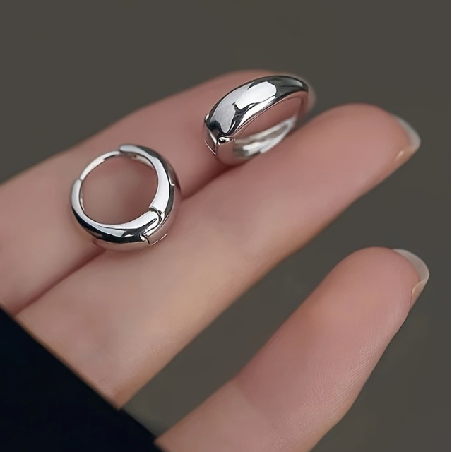 Cross-Border Hot-Selling Simple and Compact Oval Earrings for Women, Geometric Smooth Surface Teardrop-Shaped Ear Clips, Ear Accessories, Wholesale from Douyin
