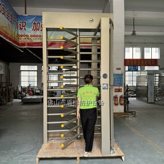 盾标防护工厂定做加厚不锈钢旋转栅门出口外贸拆装式全高闸体积小