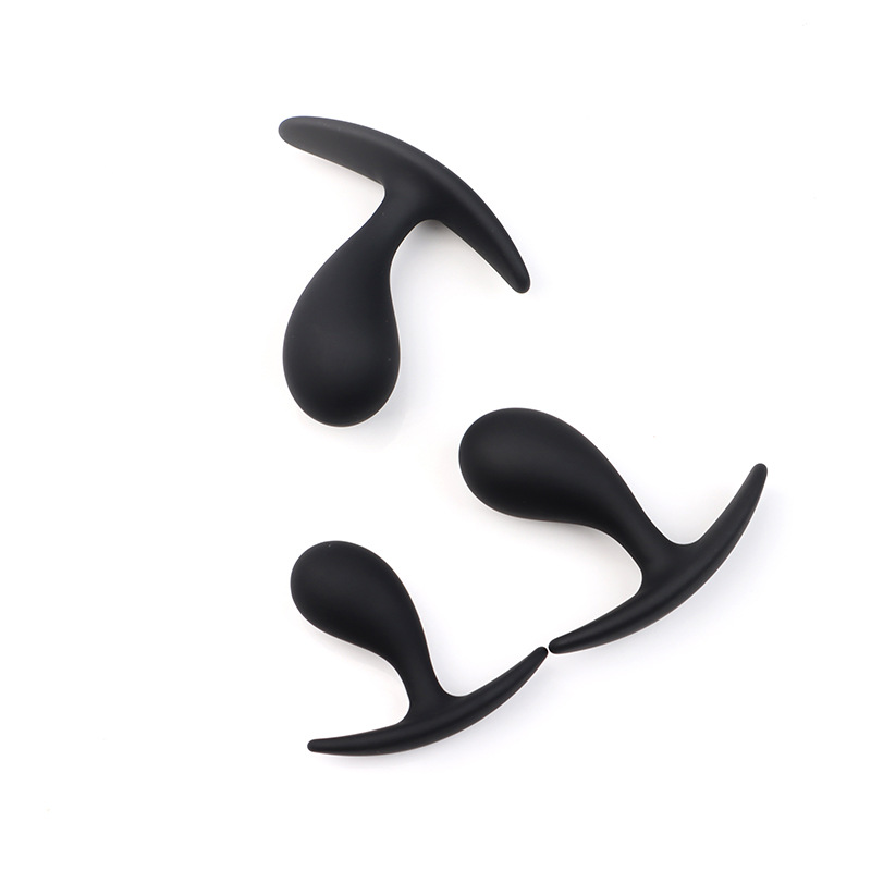 Curved Silicone Anal Plug, Beginner Prostate Massager, Black, 7.8 cm — detail image 5