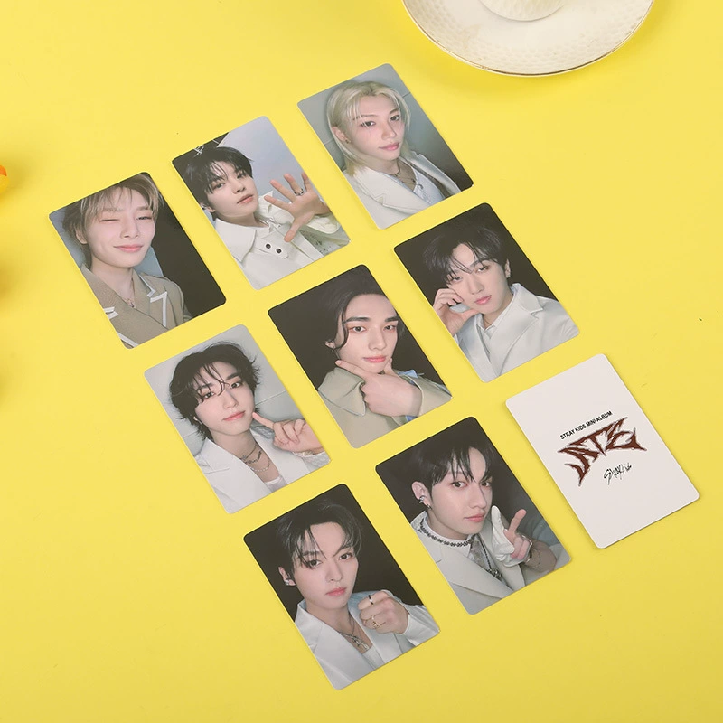 Фотокарточка (STRAY KIDS) компактная карточка, ламинированная 5,4 × 8,6 см, коллекционные варианты