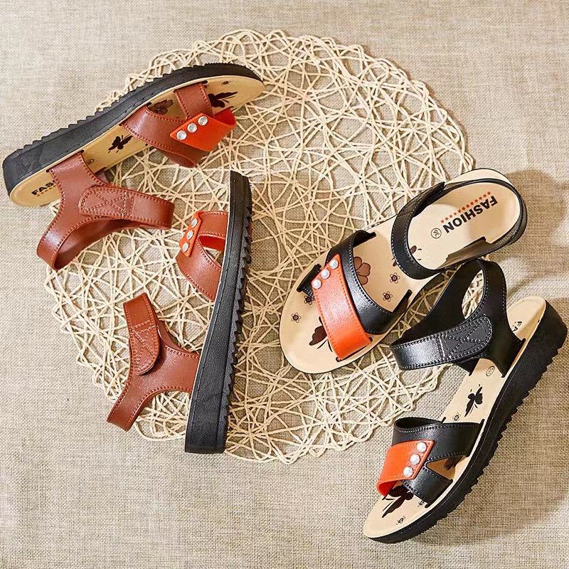 Verano Velcro de gama alta marrón Chanel estilo simple punta redonda en stock sandalias de las mujeres al por mayor