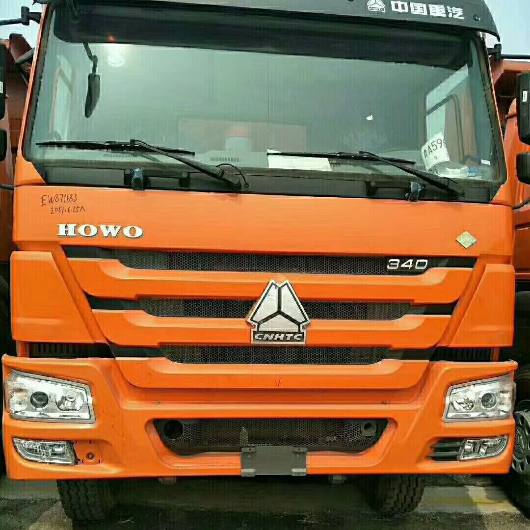 中国重汽豪沃6.5米工程自卸车后八轮翻斗车报价