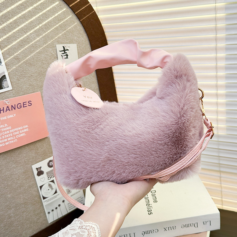 De alta calidad de felpa nuevo bolso versátil nicho Otoño e Invierno versátil bolsa de Mensajero de la moda femenina furry