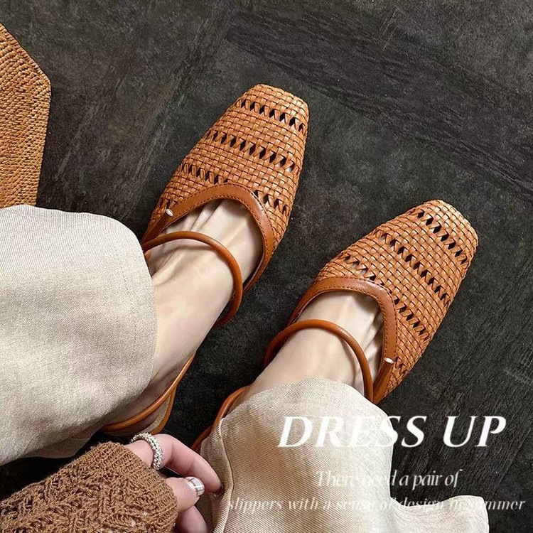 Dép sandal nữ da cừu mũi vuông gót thấp quai chữ V phối màu — màu nâu, Màu cà phê đậm, màu trắng ngà