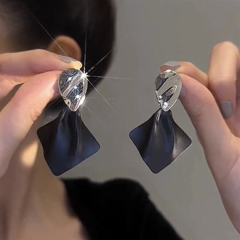Street Occasion Alloy Material Irregular, Geometric Pattern Women's Gender 1 Pair Basic Retro Irregular Geometric Spray Paint Alloy Women's Drop Earrings Earrings
