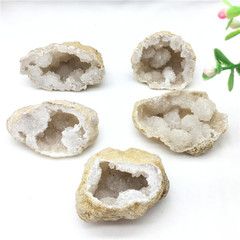 Natural White Crystal Raw Stone Mini Hollow Agate Geode Original Mineral Treasure Pot White Crystal Geode Mine Mark Ornament Wholesale