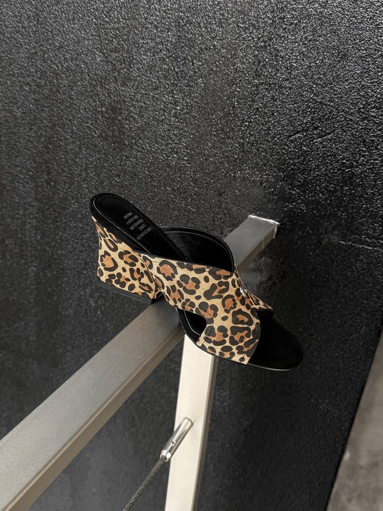 Sandal nữ da cừu hở mũi quai chéo gót xuồng 5 cm — màu nâu, Trang chủ, màu đen chi tiết 31