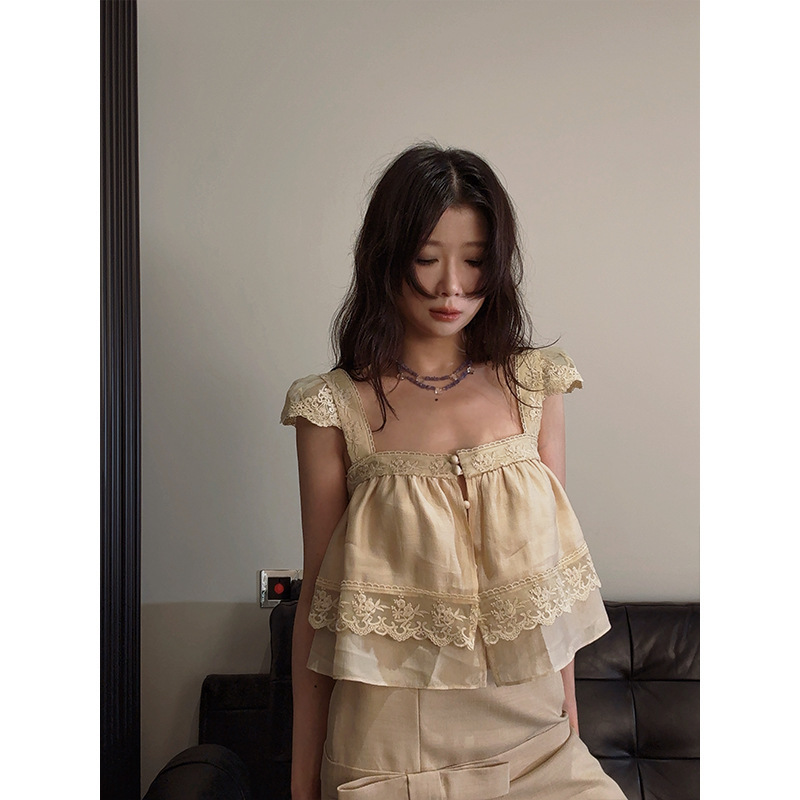 Designer Women's French Retro Romantic Lace Splicing Short-Sleeved Shirt