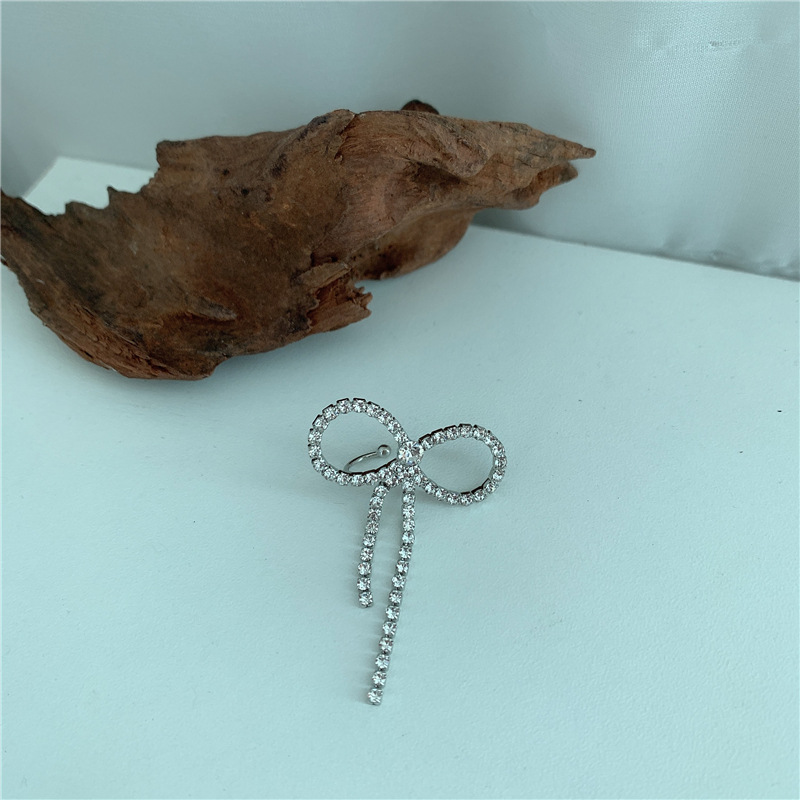 Koreanische Mode Voller Diamant Bogen Ohr Knochenclip display picture 4