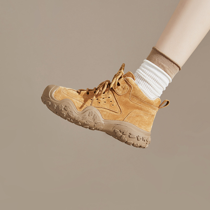 Thick-Soled Outdoor Desert Boots Boots for Women 2025 New Genuine Leather Women's Boots Summer Short Boots Hiking Baotou Travel Shoes