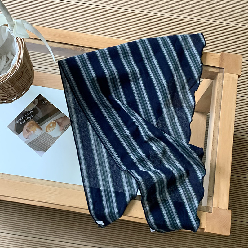 Rayas horizontales azul oscuro verde