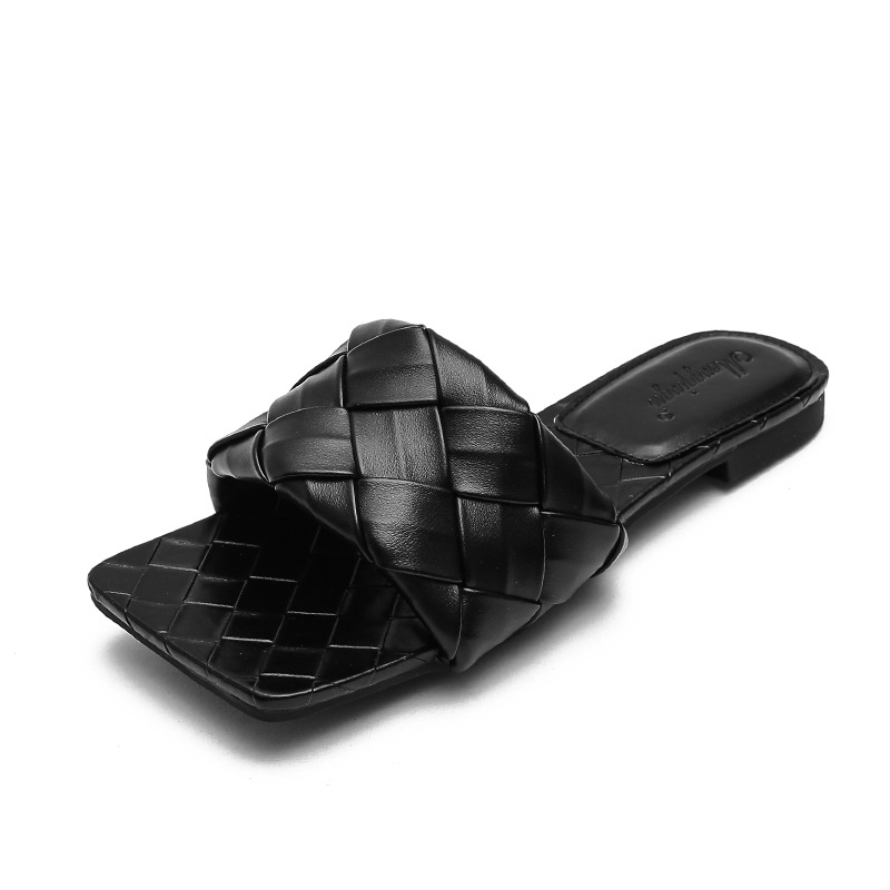Small size Internet celebrity slippers women's outer wear 2022 new square toe large woven flip-flops flat sandals plus size lazy shoes