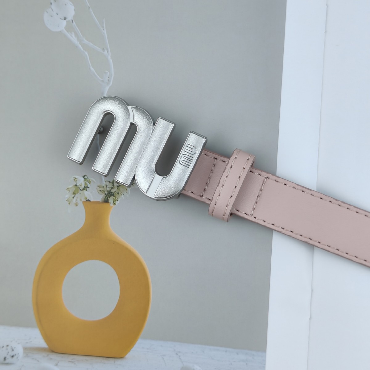 2026 레터 무 벨트 여성용 장식용 청바지 스커트 패션 다용도 개성있는 가죽 벨트 와이드 허리띠 라이트 럭셔리