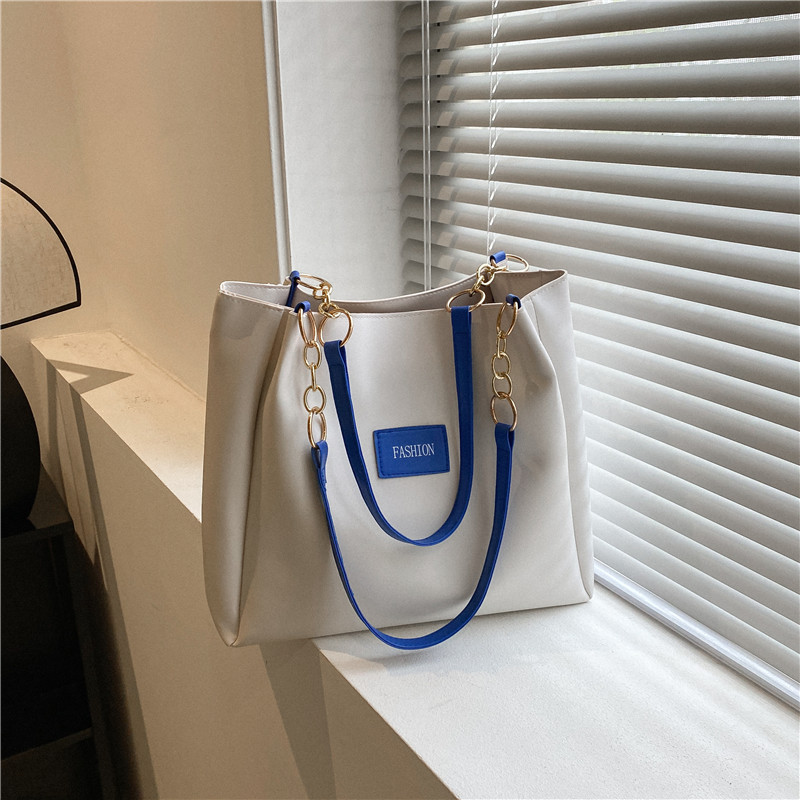 Bolsa de invierno de gran capacidad para mujeres 2024 nueva bolsa de hombro universal de moda alta sensación extranjera bolsa de viaje