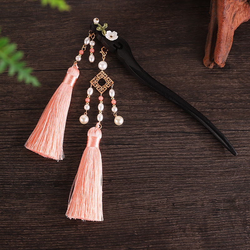 A pink double-tassel hairpin