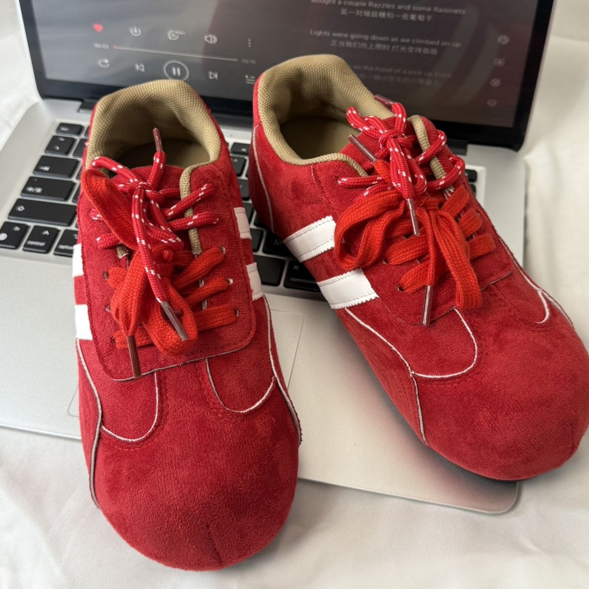 2026 verano nuevo estilo de zapatos de entrenamiento de estilo británico estilo coreano de moda aumentó la altura de los zapatos deportivos de mujer de cordones casuales
