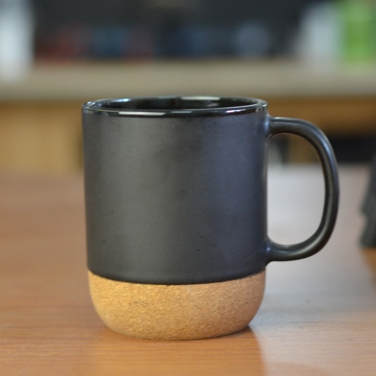 Fabricante de tazas de cerámica negra venta directa personalizada hueso porcelana se puede imprimir patrón de regalo de Navidad taza publicitaria