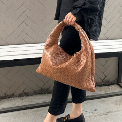 新款潮流時尚手工真皮牛角包手提單肩腋下手腕工廠直銷編織Hop包