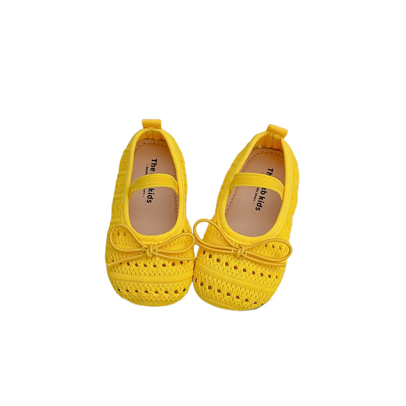 Bebé verano hueco zapatos transpirables para niños 2026 nuevo estilo de niña princesa sandálias de frijoles suaves