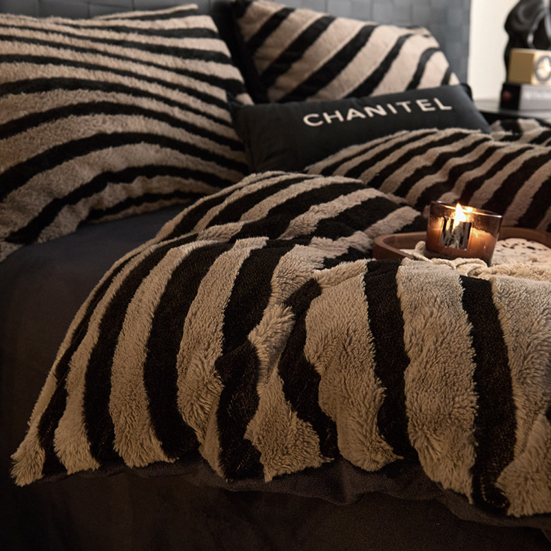 Otoño y invierno nuevo conejo de peluche cuatro piezas de peluche de coral de peluche de leche de peluche de doble cara sábanas de peluche gruesas cubiertas de cama