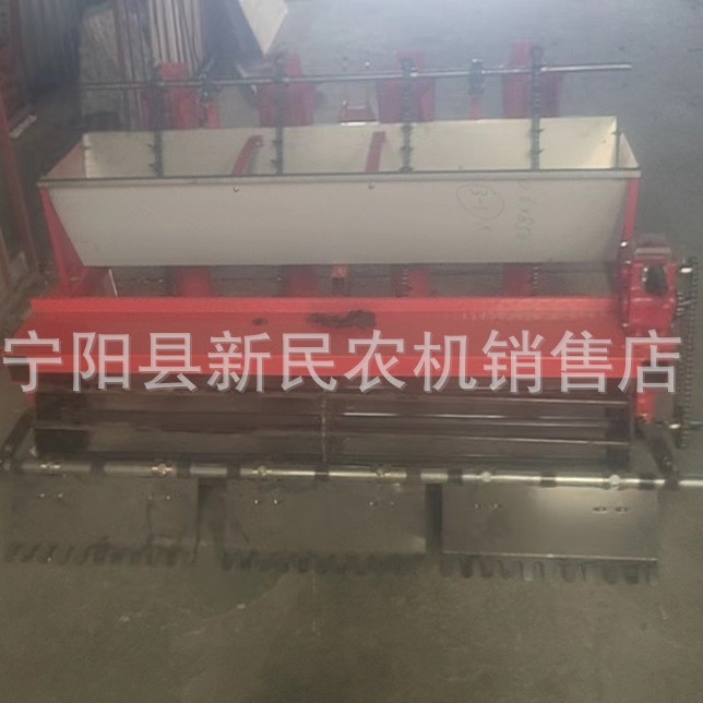 四轮车牵引螺丝菜播种机6行8行螺丝菜种植机4行播种螺丝菜的机器