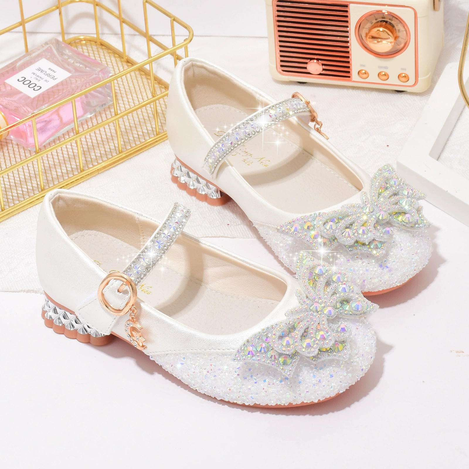 Детские хрустальные туфли весна и осень новый стиль маленькая девочка дикая обувь принцессы серебряные кожаные туфли мягкие туфли для девочек высокие каблуки