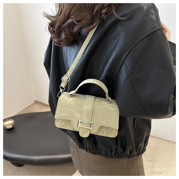 2024 New style women's trendy, fashionable and high-quality single-shoulder handbag, autumn commuting crossbody small square bag undefined