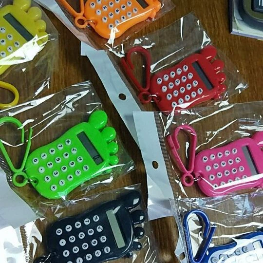 Маленький novelty калькулятор Palm-on-type мультяшный ученический компьютерный брелок в форме яблока рыбы печенье