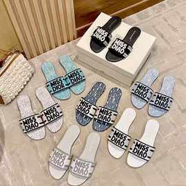 2025新款网红刺绣拖鞋女外穿羊皮印花D家拖沙滩休闲网红一字涂鸦