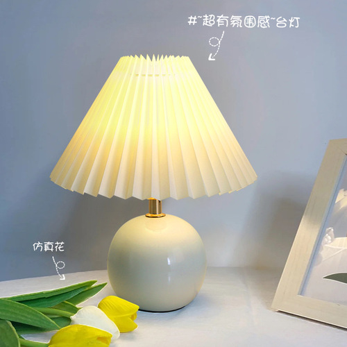 Creative table lamp pleated girl's bedroom night light Nordic internet celebrity ins atmosphere ceramic decorative bedside table lamp