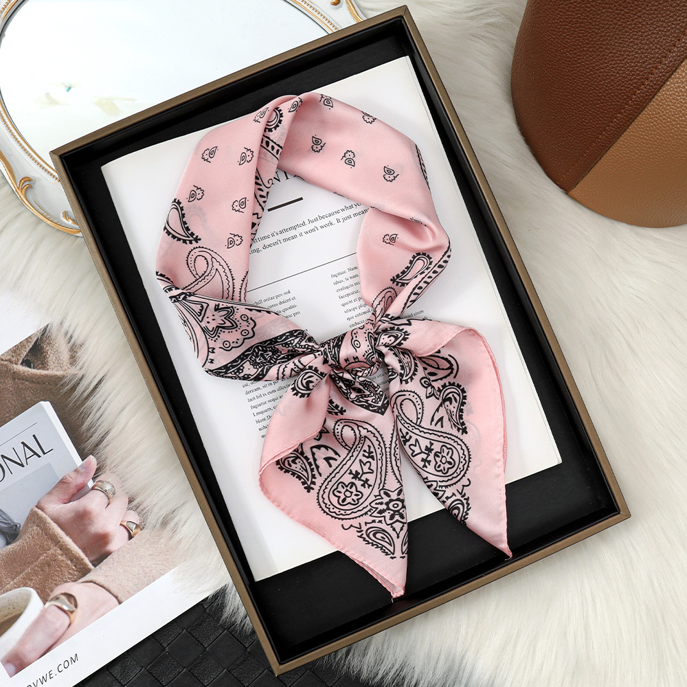 Flor de anacardo de todo fósforo transfronterizo blanco 70 bufanda cuadrada sensación de alta calidad para mujer bolsa atada para atar cabello bufanda de seda de imitación de cuello al por mayor