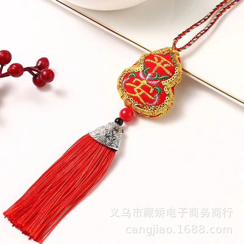 작은 조롱박 물고기 입 스파이크 목걸이